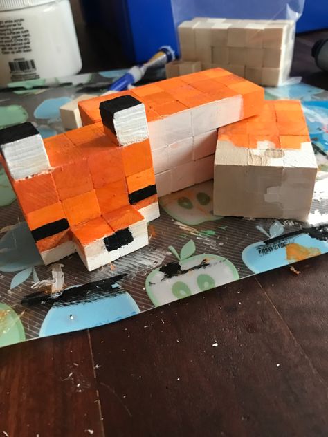 Minecraft Wood Blocks Craft, Cute Minecraft Room Decor, Diy Minecraft Painting, Minecraft Diy Crafts Aesthetic, Minecraft Cubes Diy, Minecraft Diy Decorations, Minecraft Wooden Cube Art, Minecraft Arts And Crafts, Minecraft Cube Art