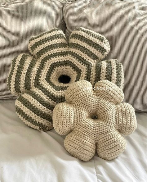 antcrochet Crochet Pillow Ideas, Giant Crochet, Crochet Pillow Patterns Free, Crochet Pillow Pattern, Handmade Yarn, Crochet Pillows, Crochet Cushions, Crochet Pillow, Father Son