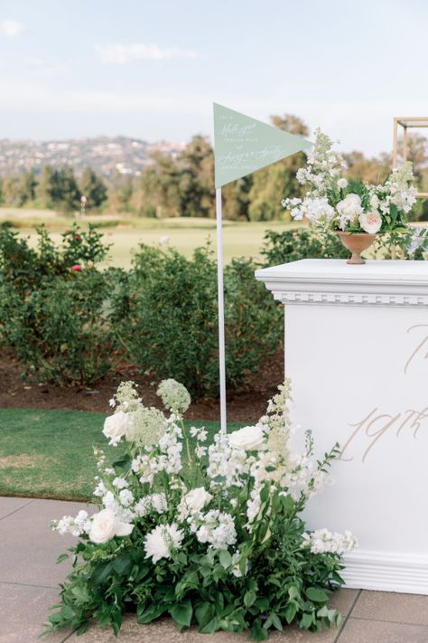 Playful Preppy Touches and Golf-Inspired Details at Los Angeles Country Club – Style Me Pretty Putt Putt Wedding, Golf Course Wedding Reception, Golf Course Wedding Ceremony, Coastal Wedding Decor, Country Club Style, Country Club Reception, Golf Wedding, Golf Course Wedding, Wedding Event Design