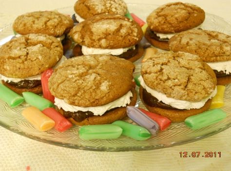 Shoofly Pie Whoopie Pies Whoops Pies, Pa Dutch Recipes, Whoopie Pies Recipe, Whoopee Pie, Whoopi Pies, Shoofly Pie, Pennsylvania Dutch Recipes, Whoopie Pie Recipe, Nachos Recipe Easy