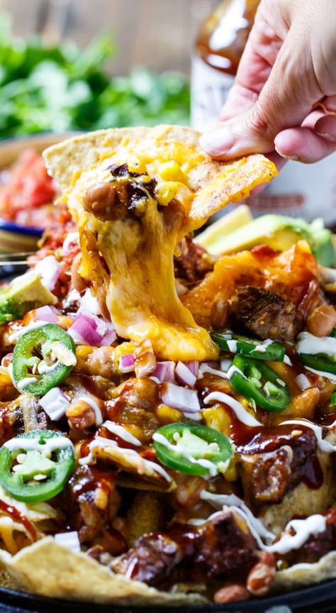 Nacho Recipes, Bbq Nachos, Steak Nachos, Cravings Recipes, Spicy Southern Kitchen, Nachos Recipe Easy, Bbq Steak, Pulled Beef, Southern Kitchen