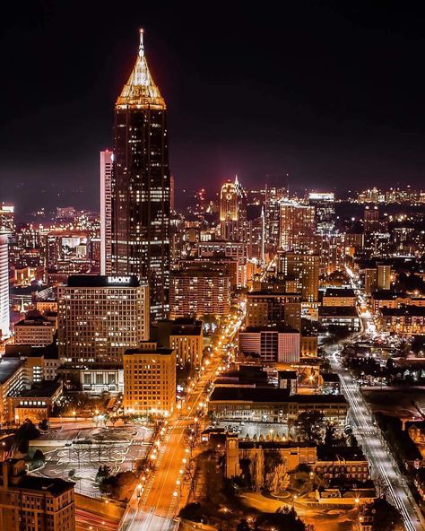 Evening Time in Atlanta City View Apartment Atlanta, Atlanta Georgia City View, Atlanta Georgia Night, Atlanta Georgia Asthetic, Atlanta Wallpaper, Downtown Atlanta, Atlanta Georgia Aesthetic, Atlanta Aesthetic, Atlanta Nightlife