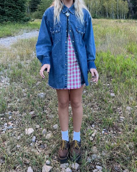 Western Prairie Outfit, Indie Preppy Outfits, Midwest Outfit Aesthetic, Fall Outfits Women Boho, Country Fall Outfits Women, Colorful Fits Aesthetic, Feminine Outdoorsy Style, Low Platform Doc Martens Outfit, Creative Summer Outfits