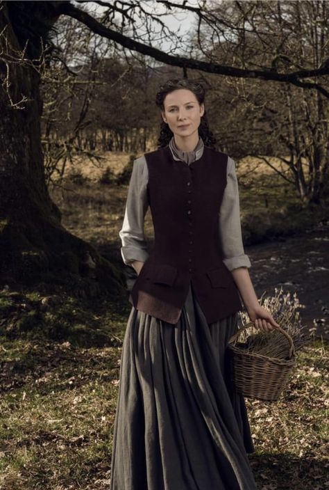 Claire Fraser Costume, Outlander Patterns, Outlander Style, Working Dresses, Outlander Costumes, Old Outfits, Fantasy Dresses, Old Dresses, Romantic Outfit