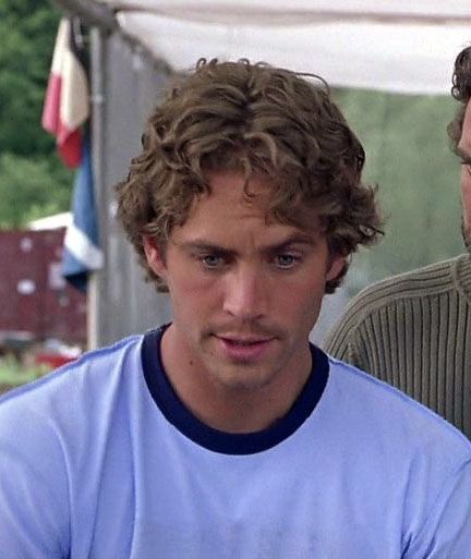 Paul Walker Haircut Long, Paul Walker Long Hair, Paul Walker Curly Hair, Paul Walker Hairstyle, Brian Oconner Outfits, Paul Walker Haircut, Paul Walker Hair, Male Haircuts Curly, Mens Haircuts Short Hair