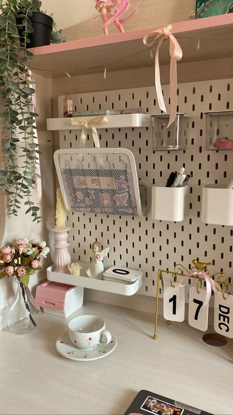 Coquette Study Table, Pegboard Organization Office, Skadis Ikea Ideas, Ikea Pegboard, Ikea Skadis, Cute Furniture, Desk Inspo, Desk Inspiration, Dekorasi Kamar Tidur