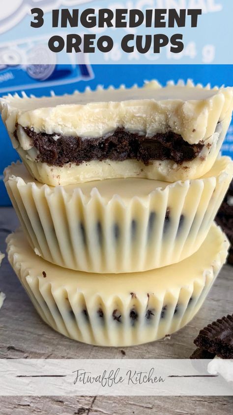 3-INGREDIENT OREO CUPS 😍 If you’re a fan of Oreos and white chocolate, you gotta try these! 🙌 Super easy to make and soo delicious! Oreo Cups, Pasti Fit, Resepi Biskut, Chocolate Dishes, Oreo Recipes, Sweet Dishes Recipes, Quick Recipes Snacks, Sweet Recipes Desserts, Easy Baking Recipes Desserts