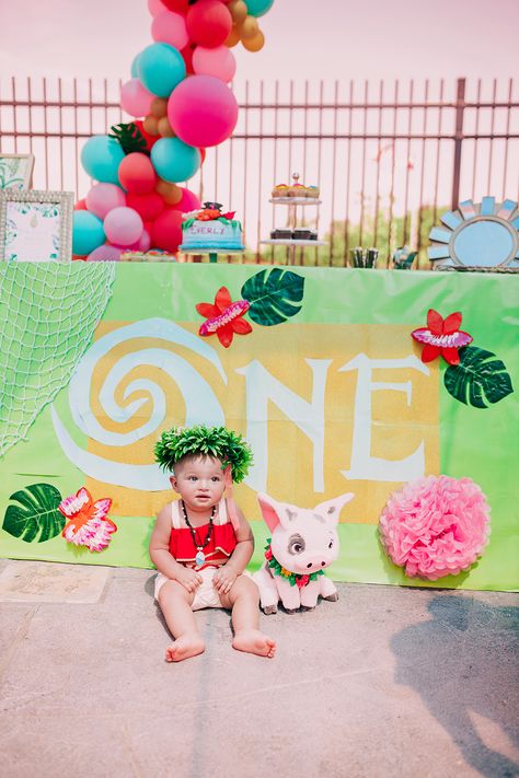 Moana First Birthday Party, Moana First Birthday, Moana Birthday Party Cake, Moana Party Decorations, Shared Birthday Parties, Moana Birthday Party Theme, Moana Theme Birthday, Festa Moana Baby, Moana Bebe