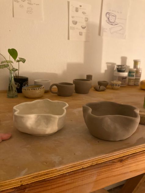 Pottery Ideas For Beginners Aesthetic, Pinch Pot Ideas Ceramics Aesthetic, Ceramic Astethic, Poterry Aesthetic, Airclay Ideas Aesthetic, Handmade Pottery Aesthetic, Pottery Asethic, Pottery Inspo Simple, Cermanics Aesthetic