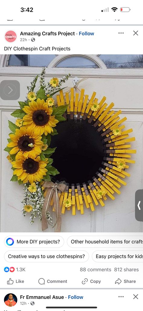 Sunflower Clothespin Wreath, Painted Clothes Pins, Sunflower Wreath Diy, Clothespin Wreath, Making Mesh Wreaths, Wreath Frames, Fall Decor Diy Crafts, Clothes Pin Wreath, Easy Diy Wreaths