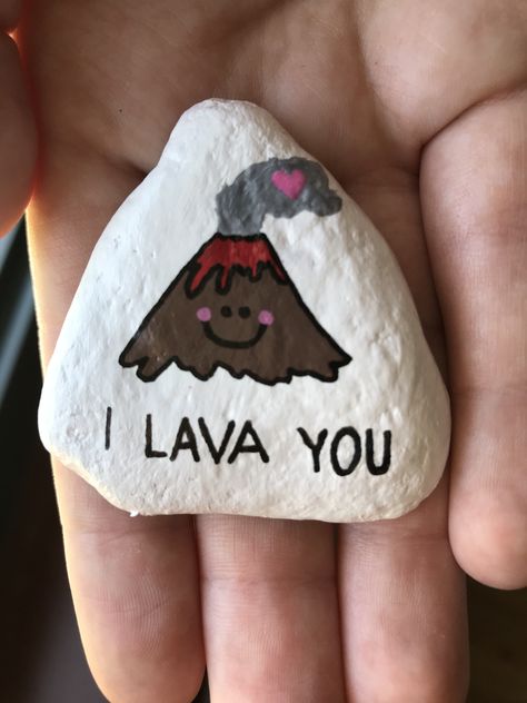 Valentine Rock Painting Stone Art, I Lava You, Cool Rock Painting Ideas Funny, Diy Rock Art, Personalised Gifts Diy, Rock Painting Ideas, Stone Art Painting, Pinterest Diy Crafts, Painted Rocks Craft