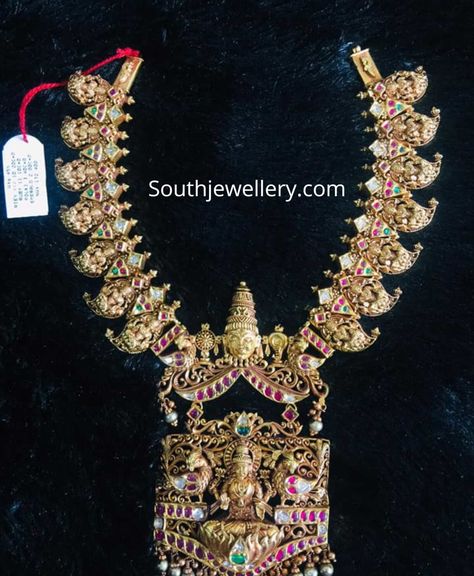 Lakshmi Haram, Big Earrings Gold, 22 Carat Gold Jewellery, Kundan Work, Jewellery Bridal, Jewellery Wedding, Beautiful Gold Necklaces, Jewelry Set Design, Beaded Necklace Designs