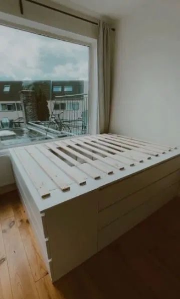 Diy Double Bed, Elevated Bed Frame, Ikea Bed Hack, Diy Storage Bed, Ikea Drawers, Diy Platform Bed, Space Saving Beds, Built In Bed, Big Girl Bedrooms