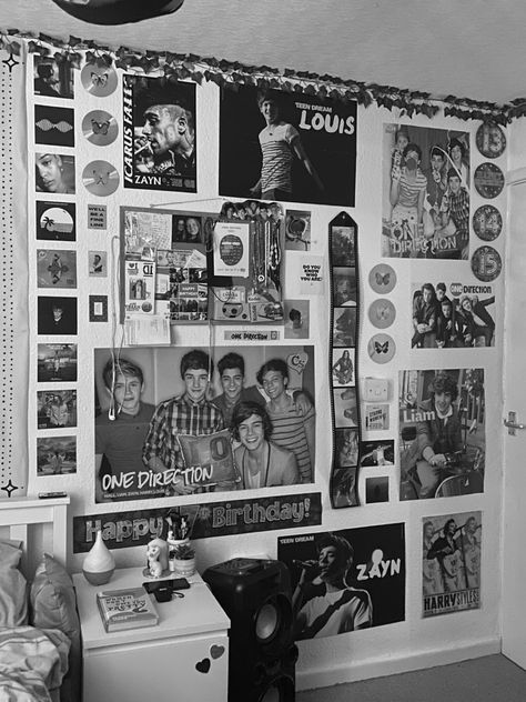 zayn malik, harry styles, niall horan, liam payne, louis tomlinson, one direction, 1D, bedroom decor, wall art, teen bedroon. One Direction Bedroom Ideas, Room Ideas Gray Walls, One Direction Bedroom Aesthetic, One Direction Room Decor Ideas, Music Bedroom Ideas, One Direction Bedroom, Music Inspired Bedroom, One Direction Room, Room Under The Stairs