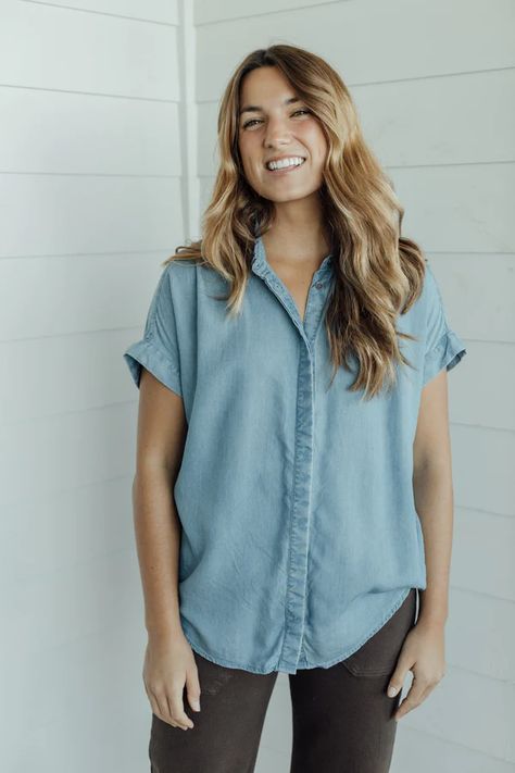 Chambray Shirt Outfit, Chambray Shirt Outfits, Chambray Top, Cuffed Shorts, Chambray Shirt, Light Wash Denim, Light Denim, Denim Wash, Shirt Outfit