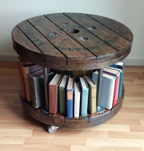 Easy Diy Bookshelf, Diy Bookshelf Ideas, Cable Spool Tables, Wooden Cable Spools, Wooden Spool Projects, Spool Projects, Cable Spools, Spool Table, Spool Ideas