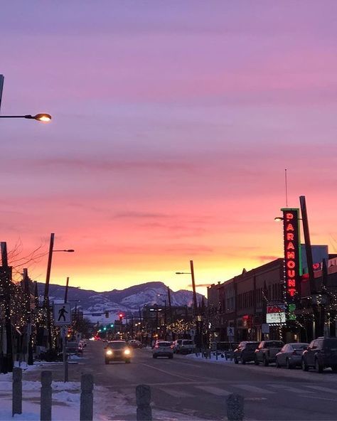 Kelowna Aesthetic, Downtown Kelowna, Kelowna British Columbia, Kelowna Bc, Seattle Skyline, Small Town, Cn Tower, British Columbia, Small Towns