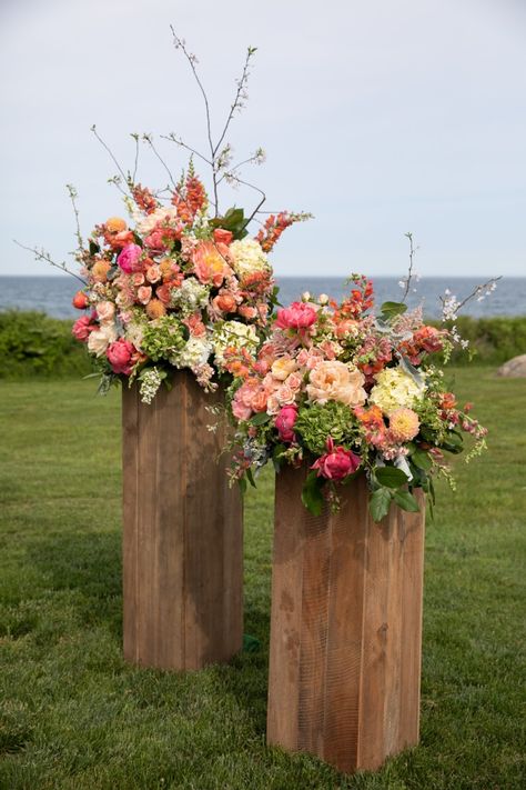 Sayles Livingston Design - Laura and Tom Wedding Aisle Pillars, Arbour Alternatives, Flower Ceremony Backdrop, Flower Stand Wedding Ceremony, Wedding Flower Stands Ceremony, Wedding Flower Pedestal, Pedestal Wedding Flowers, Diy Wedding Pedestals, Altar Decor Wedding