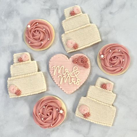 Wedding Buttercream Cookies, Wedding Cookies Buttercream, Buttercream Wedding Cookies, Wedding Cake Royal Icing Cookies, Buttercream Bridal Shower Cookies, Wedding Cake Cookies Decorated, Royal Icing Cookies Bridal Wedding Showers, Buttercream Cookies Decorated, Bridal Shower Cookies Buttercream