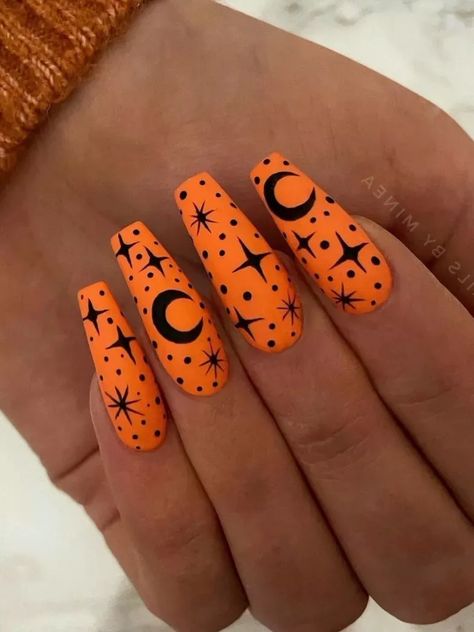 Matte Black And Orange Halloween Nails, Orange Halloween Nails Ideas, Matte Black And Orange Nails, Cute Orange Halloween Nails, Matte Orange Acrylic Nails, Black And Orange Nails Halloween, Orange Halloween Nail Designs, Autumn Orange Nails, Halloween Orange Nails