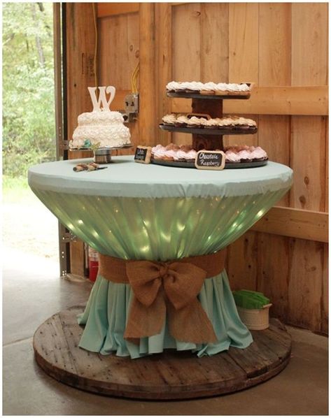 Spool Tables, Music Wedding, Rustic Wedding Decorations, Deco Champetre, Wedding Dessert Table, Wooden Spools, Makeup Salon, Wedding Desserts, Cake Table