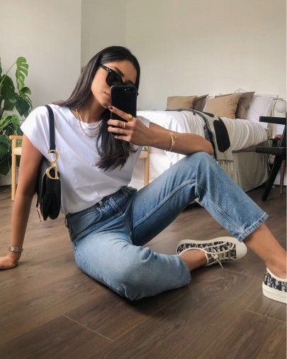 Plain Tee Outfit, White Tees Outfit, White Tshirt Outfit, Look Kylie Jenner, Plain White Shirt, Plain White T Shirt, Plain White Tee, Ootd Inspo, Classy Casual Outfits