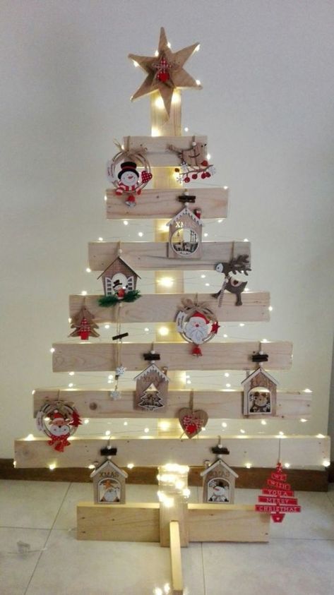 Wooden Christmas Tree Ideas, Christmas Tree Ideas 2023, Pallet Christmas Trees, Wooden Xmas Trees, Farmhouse Bathroom Design, Urban Wall, Pallet Christmas Tree, Urban Wall Art, Pallet Christmas