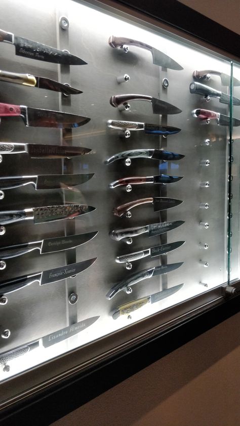 Diy Knife Display Case, Knife Collection Display Ideas, Knife Collection Display, Knife Wall Display, Knife Cabinet, Knife Display Case, Art Curation, Knife Display, Reptile Room