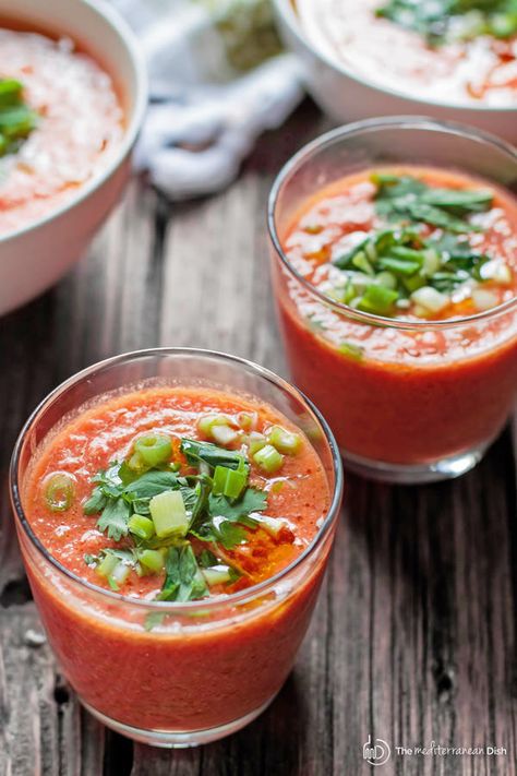 Get this all-star easy tomato gazpacho recipe! This healthy Spanish cold soup will be your new favorite. Ready in 15 minutes. Vegan. Tomato Gazpacho, Gazpacho Soup, Gazpacho Recipe, Chilled Soup, The Mediterranean Dish, Soup Easy, Cold Soup, Mediterranean Dishes, Dinner Is Served