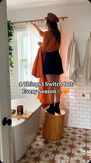 Steffy 🧡 on Instagram: "4 things i switch out every season 🍂🎃 a lot of the seasonal changes i make are easy & can be saved and reused year to year! If you were looking for some inspiration on how to cozy up your home in the fall, here you go 🧡🍂🎃 what are some things you love to change each season?   #fall #cozyhome #interiors #seasonaldecor" Easy Seasonal Decor Changes, How To Make Your Home Cozy, Seasonal Aesthetic, Cozy Up Your Home, Seasonal Changes, Aesthetic Decor, In The Fall, Cozy House, The Fall