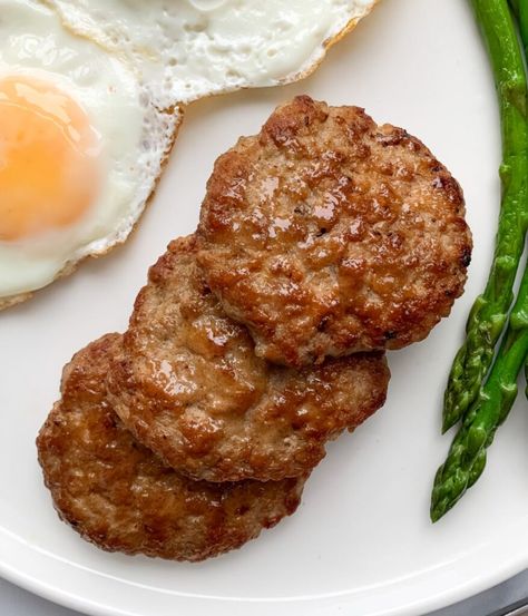 Turkey Breakfast Sausage Patties, Homemade Chicken Breakfast Sausage, Ground Chicken Breakfast Sausage, Chicken Breakfast Sausage Recipes, Low Fat Breakfast Ideas, Breakfast Patties Recipe, Ground Chicken Sausage, Breakfast Chicken Sausage, Chicken Sausage Patties