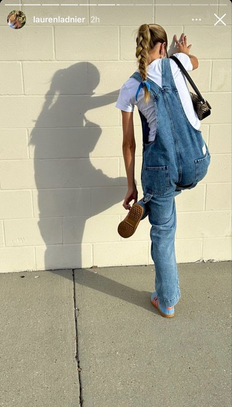 Levis Overalls, Overalls Fashion, Overall Outfit, Summer Outfit Inspiration, Jeans Rock, Spring Summer Outfits, Dungarees, Cute Casual Outfits, Slow Fashion