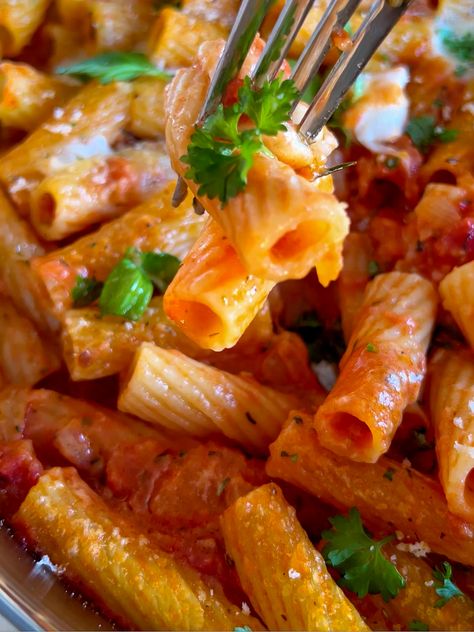 Rigatoni al forno wie im Restaurant Pasta Napolitana, Rigatoni, Healthy Food, Food And Drink, Chef, Pasta, Healthy Recipes, Restaurant, Quick Saves