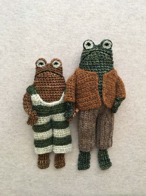 Frog And Toad Crochet, Toad Crochet Pattern, Toad Tattoo, Knitted Frog, Crochet Frog, Crochet Size, Knitting Kit, Frog And Toad, Diy Crochet Projects