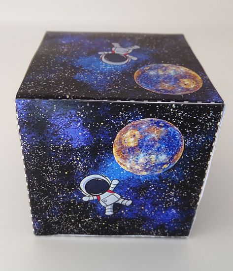 Space, earth and astronaut themed cube gift box in blue tones for space and sky lovers. Galaxy Valentines Boxes, Solar System Valentines Boxes, Space Themed Valentines Boxes, Solar System Valentine Box Ideas, Astronaut Valentine Boxes, Valentines Day Box Outerspace, Astronaut Box Craft, Space Themed Valentines, Astronaut Valentine