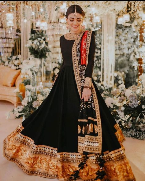 Weekend Magazine on Instagram: “We don’t drool over @sabyasachiofficial clothes for no reason! How classy and timeless is this black pishwas 🖤🖤 Stand out borders and heavy…” Desi Wedding Dresses, Pakistani Wedding Outfits, Pakistani Dresses Casual, Pakistani Fancy Dresses, Pakistani Fashion Party Wear, Bridal Elegance, Beautiful Pakistani Dresses, Fancy Dresses Long, Bridal Dress Fashion