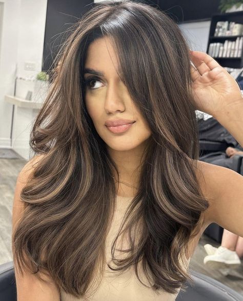 Hair Color For Brown Skin, Black Hair Balayage, Brown Hair Looks, Brown Hair Inspo, Brunette Hair With Highlights, Brown Hair With Blonde Highlights, Brunette Balayage Hair, Long Hair Color, Hair Done