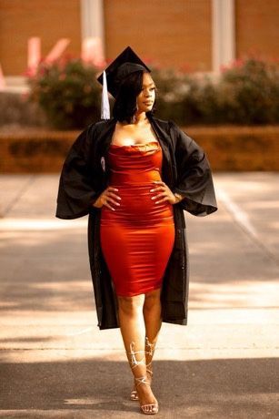 Casual Graduation Photoshoot, Plus Size Graduation Pictures, Graduation Outfit Ideas University Black Women, Grad Shoot Ideas, Outfit Ideas University, Graduation Outfit Ideas University, Msw Graduation, Graduation Ceremony Outfit, Graduation Outfits For Women