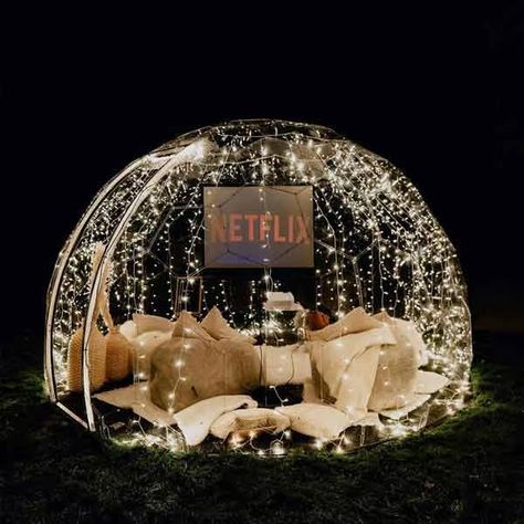 Garden Igloo, Glamping Pods, Garden Pods, Dream Dates, Romantic Date Night Ideas, Bubble Tent, Backyard Movie, Picnic Decorations, Romantic Room