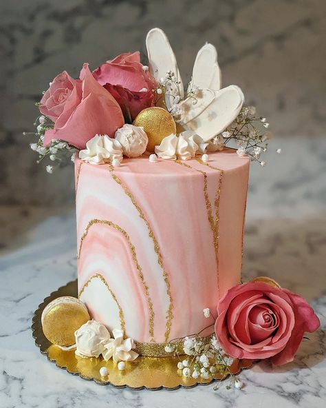 Pink Marbled Cake, 18th Birthday Cake Pink And Gold, Pink And White Marble Cake, Rose Gold Pink And White Birthday Party, Light Pink And Gold Cake, Pink And Gold Cake Birthday For Women, White And Rose Gold Cake, Rose Gold And Pink Cake, Pink White Gold Cake