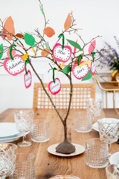 The rosh Hashana Hope Tree Rosh Hashana Decorations, Hope Tree, Rosh Hashana Crafts, Rosh Hashana Recipes, Rosh Hashanah Table, Rosh Hashanah Greetings, Yom Teruah, Rosh Hashanah Cards, Rosh Hashanah Recipes