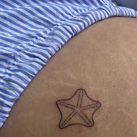 Star Fish Tattoos, Sea Star Tattoo, Star Fish Tattoo, Conch Shell Tattoo, Star Tats, Sea Shell Tattoo, Golden Tattoo, Shell Tattoo, Starfish Tattoo