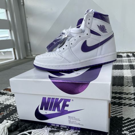 New - In Original Box Size 5 Women’s The Women's Air Jordan 1 Court Purple (W) Features A White Leather Upper With Hits Of Court Purple On The Swoosh And Collar. From There, A Court Purple Wings Logo Is Prominent At The Ankle, Similar To Other Classic Jordan 1s. The Women's Air Jordan 1 Court Purple (W) Released In June Of 2021. Purple And White Shoes, Air Jordans Outfit, Air Jordan 1 Court Purple, Jordan 1 Court Purple, Shoes Nike Jordan, Purple Wings, How To Tie Shoes, Nike Jordan 1, Preppy Shoes