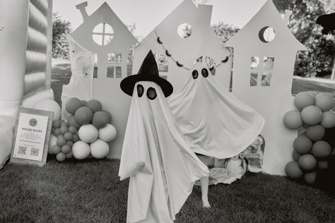 Found some ghosts in my ball pit 👻👻👻 😂 we had an amazing Halloween party full with this little ghosts, they’re friendly, fun, and full of charm! 👻 Ready to book for you Halloween party? Send us a DM and we’ll make it happen 🎃🎃 Amazing vendors that made this happen: Planning @olivepopco & @unico.byivonne Balloons & Backdrop @unico.byivonne Bounce House @olivepopco Photography @siveees Picnic @prettyruggedpicnicco Florals @fabuleux.85 Ballpit @pinkfestco Photo Booth @tapnsnapphoto Snack Ca... Ghost Backdrop, Balloons Backdrop, Balloon Backdrop, Ball Pit, House Rules, Bounce House, Make It Happen, Photo Booth, Halloween Party