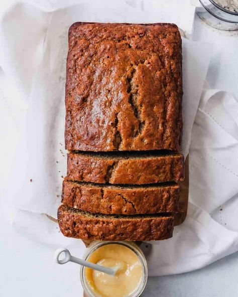 This healthy whole wheat banana bread is easy to make and takes just a few simple pantry ingredients. Made with olive oil and whole wheat flour, this banana bread is also naturally sweetened with honey. | from Lauren Grant of Zestful Kitchen #wholewheatbananabread #healthybananabread #naturallysweetenedbananabread Banana Bread Whole Wheat, Wheat Banana Bread Recipe, Banana Bread With Oil, Bread Whole Wheat, Wheat Flour Recipes, Whole Wheat Banana Bread, Wheat Pancakes, Olive Oil Recipes, I Quit Sugar