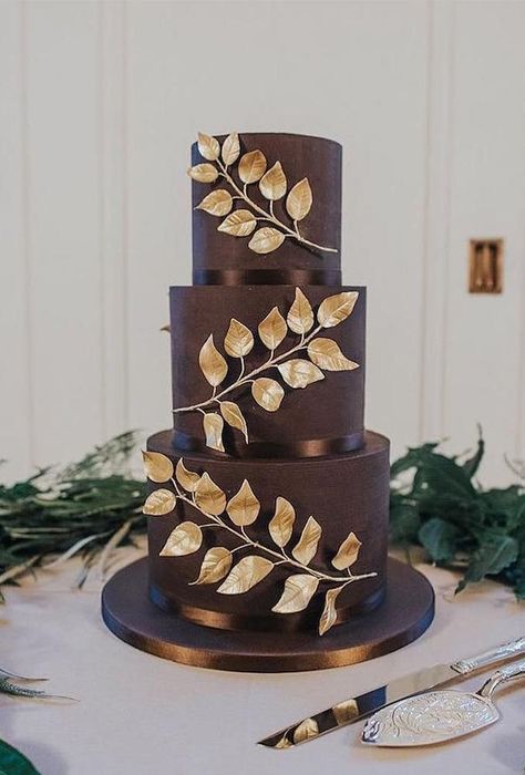 colored wedding cakes chocolate cake gold brunch panachecakedesign Wedding Cakes Chocolate, Chocolate Wedding Cakes, Wedding Cake Guide, Brown Wedding Cakes, Colorful Wedding Cakes, Deco Room, Wedding Cake Prices, Cakes Chocolate, Filipiniana Dress