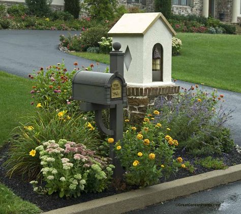 Mailbox Gardening Idea Easy Landscaping Front Yard, Brick Mailbox, Mailbox Garden, Mailbox Makeover, Mailbox Landscaping, Front Yards Curb Appeal, Mailbox Ideas, Mailbox Decor, Mail Boxes