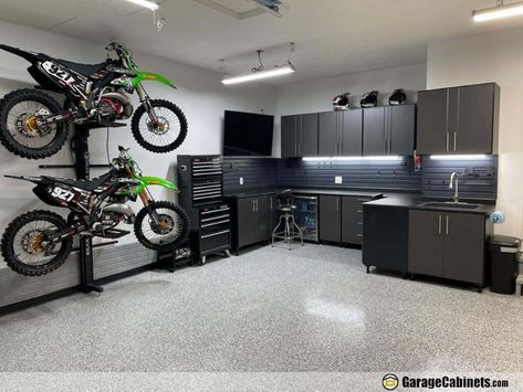 Garage Storage Plans, Garage Photos, Organized Garage, Garage Storage Inspiration, Garage Workshop Plans, Man Garage, Garage Design Interior, Garage Workshop Organization, Garage Loft