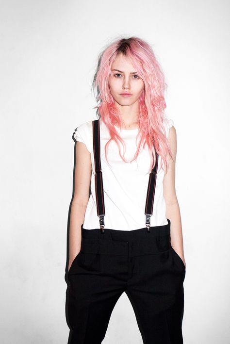 Charlotte Free, Look Grunge, Pastel Pink Hair, Terry Richardson, Img Models, Androgynous Fashion, Pastel Hair, Grunge Hair, Purple Fashion