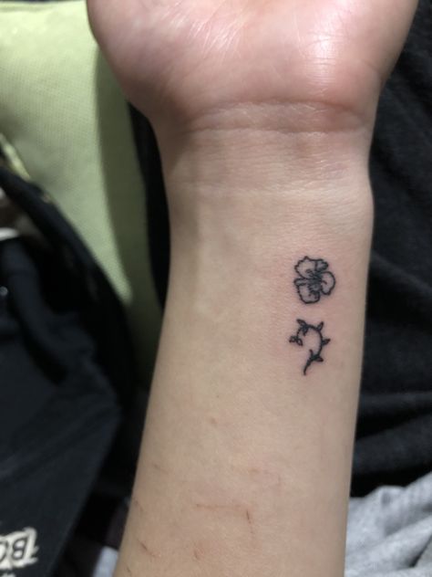 floral semi colon Semi Colon Cover Up Tattoo, Semi-colon Tattoo Floral, Creative Semi Colon Tattoos For Women, Rose Tattoo Semi Colon, Semi Colon Tattoo Flower, Semi Colon Cross Tattoo Ideas, Sun And Moon Semi Colon, Semi-colon Tattoo Discrete, Semi-colon Tattoo Unique